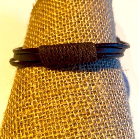 Men’s multi strand leather bracelet - Picture 1 of 3